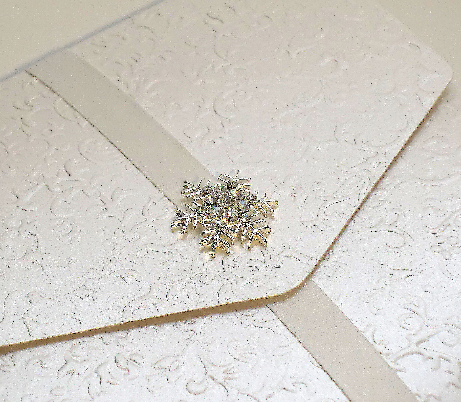/uploads/sub/14295_white_virginia_snowflake_wedding_invites_uk_2.jpg