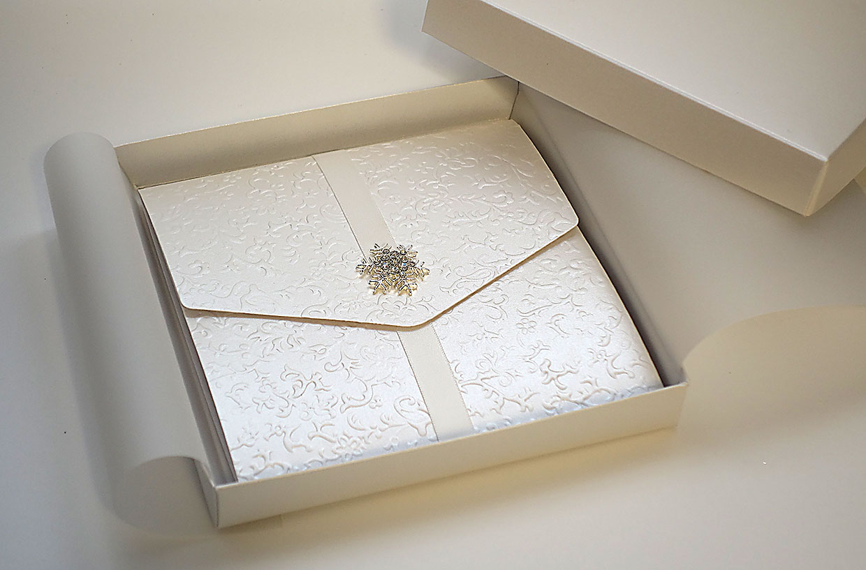 /uploads/sub/72813_white_virginia_snowflake_wedding_invite_uk_1.jpg